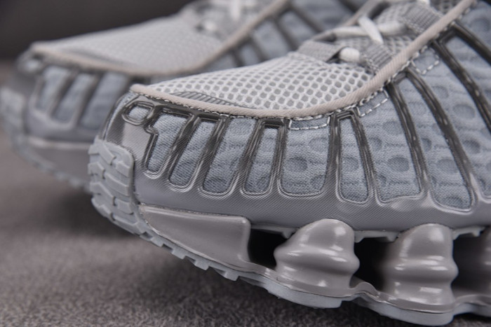 Nike Shox TL Wolf Grey Iron Grey AV3595-015