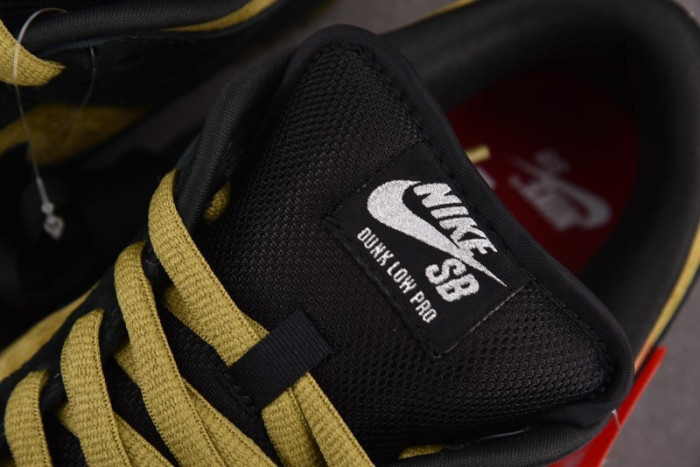 Nike SB Dunk Low 94 Camper Green HQ8487-300