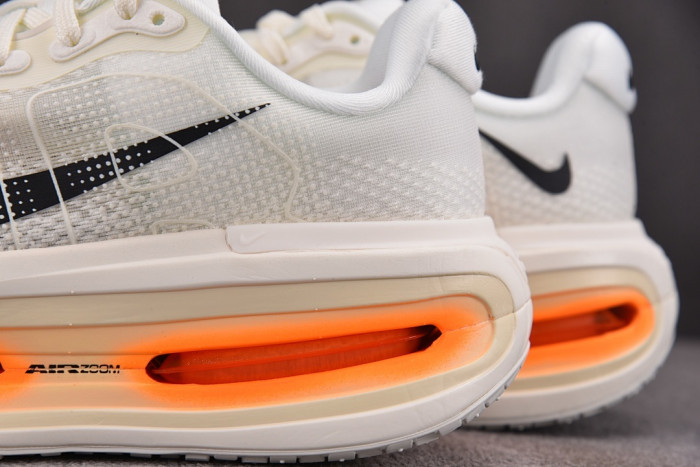 Nike Vomero Premium Sail Coconut Milk IQ4035-100