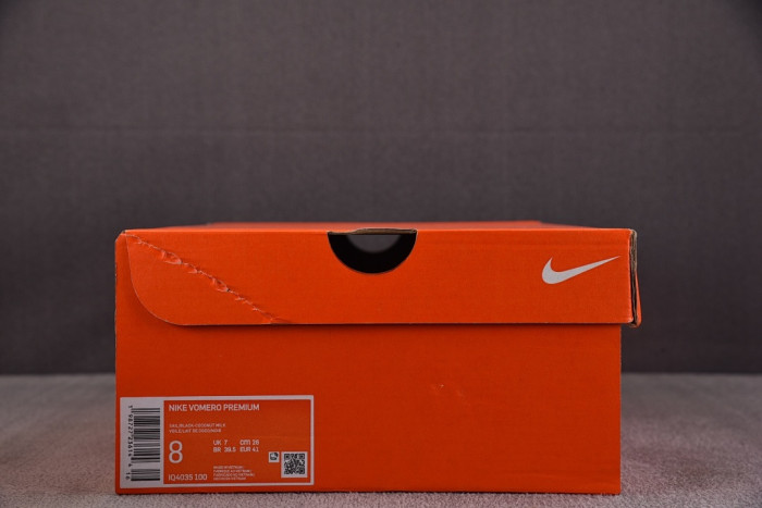 Nike Vomero Premium Sail Coconut Milk IQ4035-100