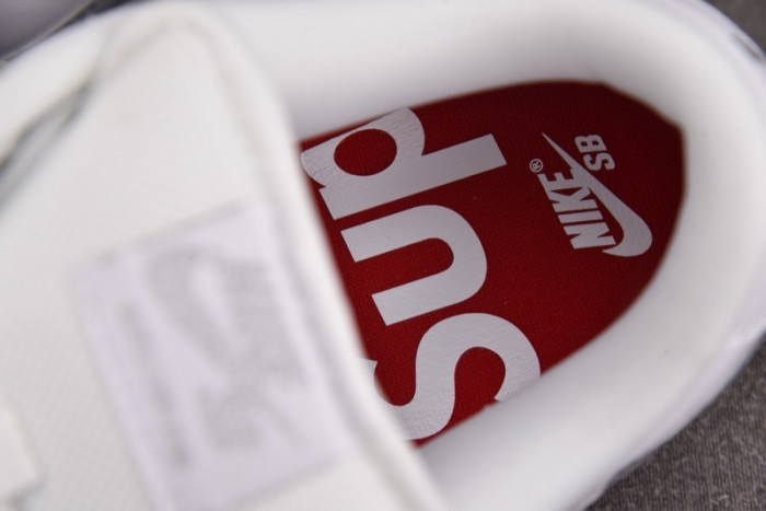 Nike SB Dunk Low 94 White Metallic Silver HQ8487-100