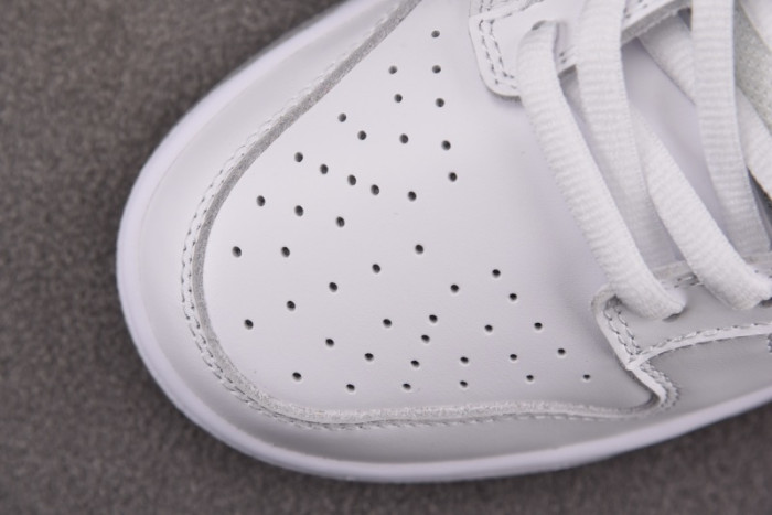 Nike SB Dunk Low 94 White Metallic Silver HQ8487-100