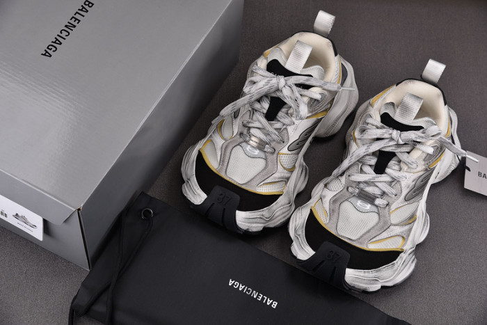 sneaker cargo