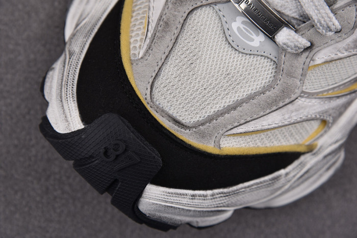 sneaker cargo