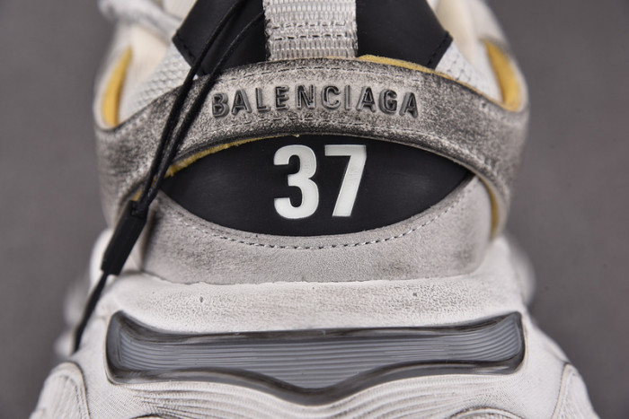 sneaker cargo