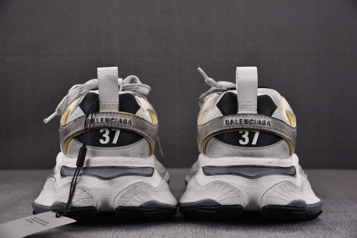 sneaker cargo