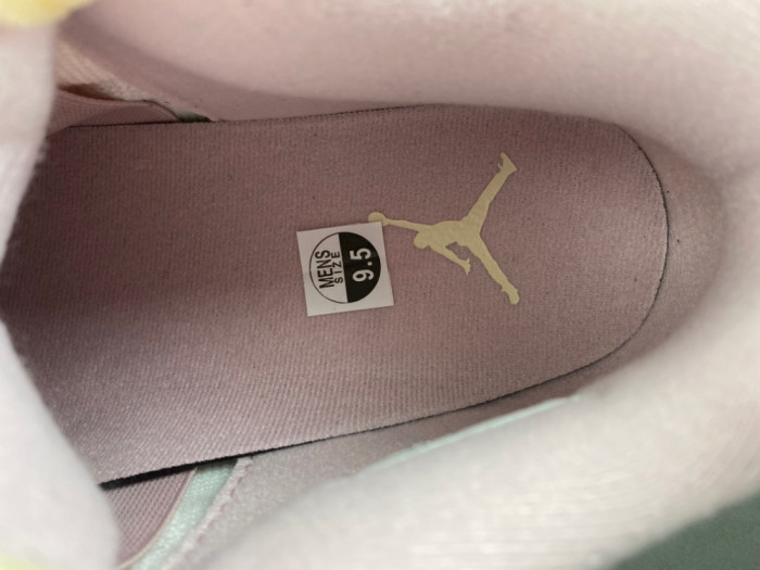 Air Jordan 4 Retro Iced Carmine IB6716-600