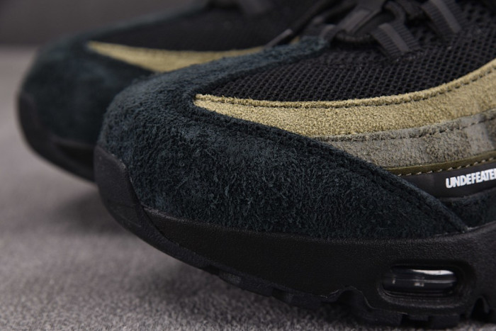 Nike Air Max 95 SP Undefeated Geo La Brea Medium Olive IB4523-200