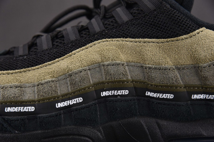 Nike Air Max 95 SP Undefeated Geo La Brea Medium Olive IB4523-200