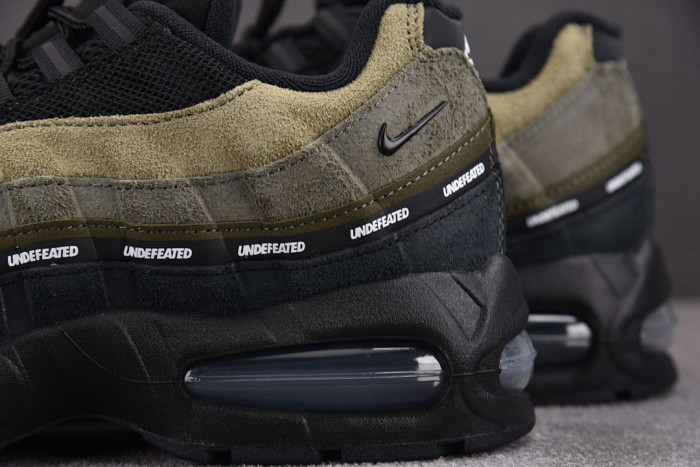 Nike Air Max 95 SP Undefeated Geo La Brea Medium Olive IB4523-200