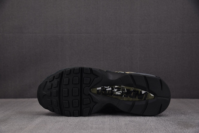 Nike Air Max 95 SP Undefeated Geo La Brea Medium Olive IB4523-200