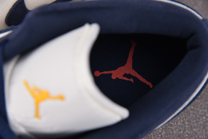 Air Jordan 1 Low SE "Obsidian Suede" IO7448-400