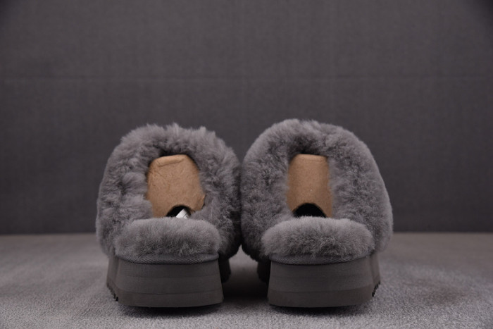 UGG SANDALS 2