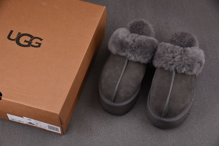 UGG SANDALS 2