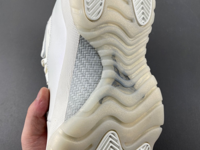 Air Jordan 11 "Pearl" AR0715-110