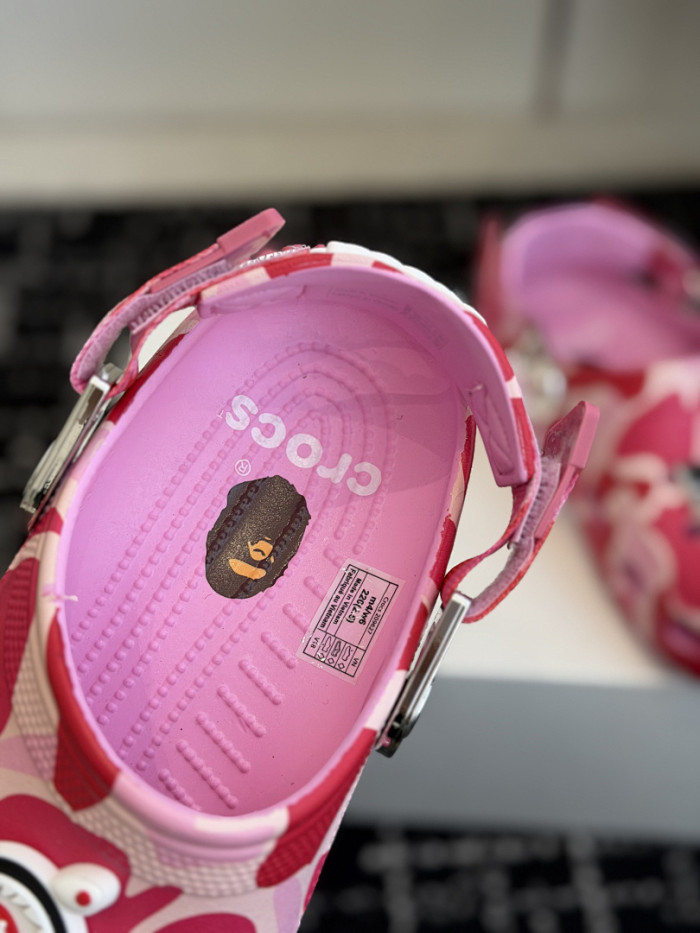 BAPE × Crocs 04