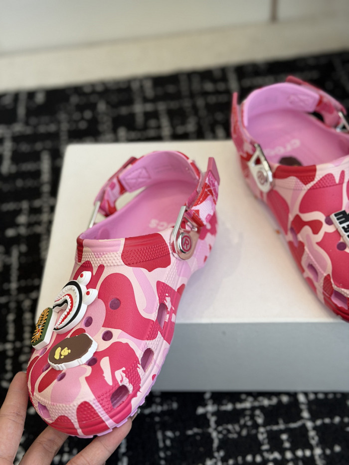 BAPE × Crocs 04