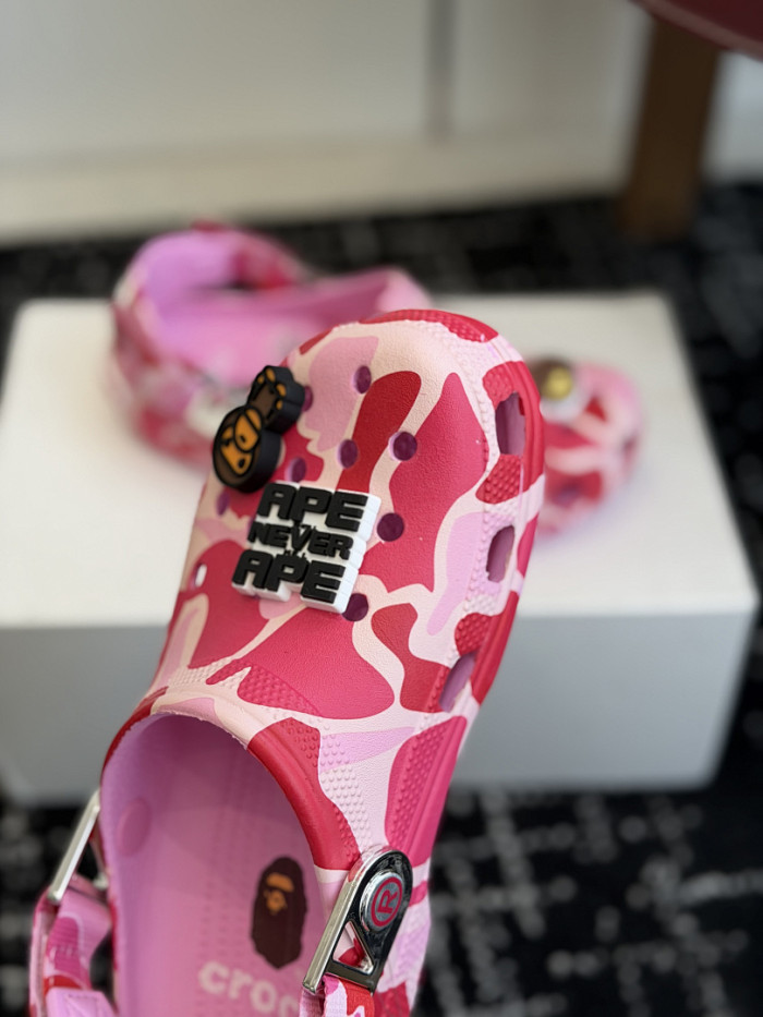 BAPE × Crocs 04