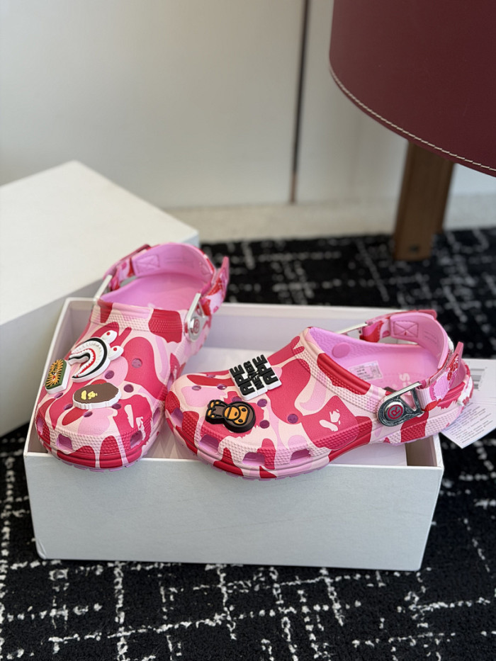 BAPE × Crocs 04