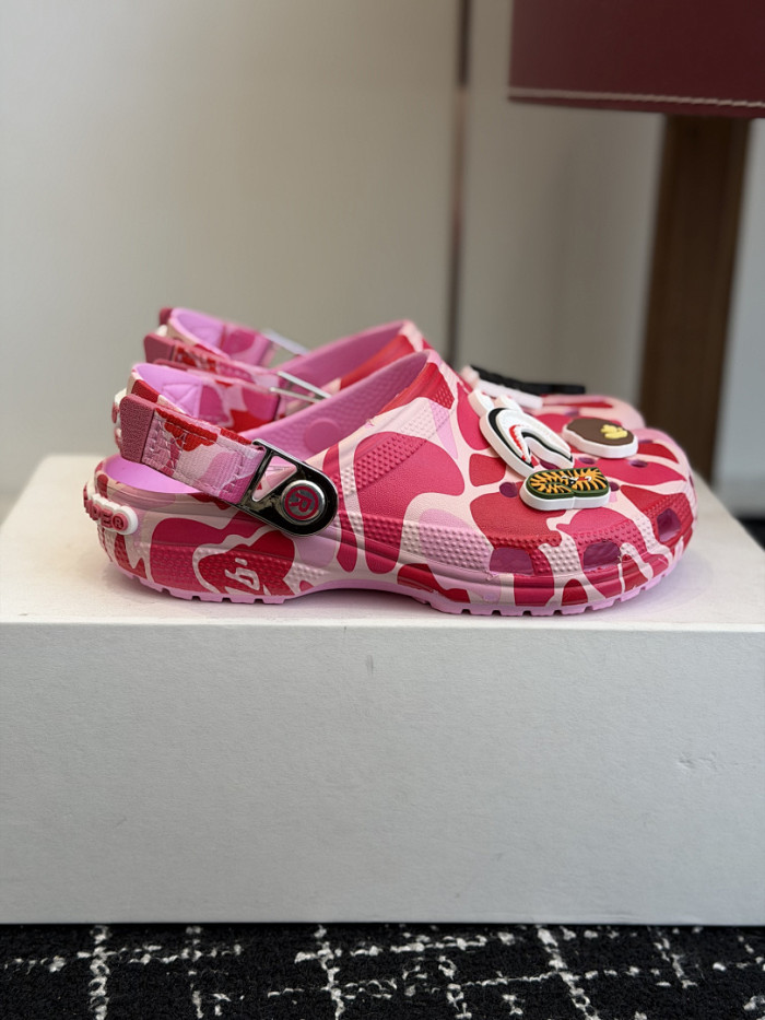 BAPE × Crocs 04