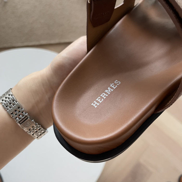 herme* sandal18