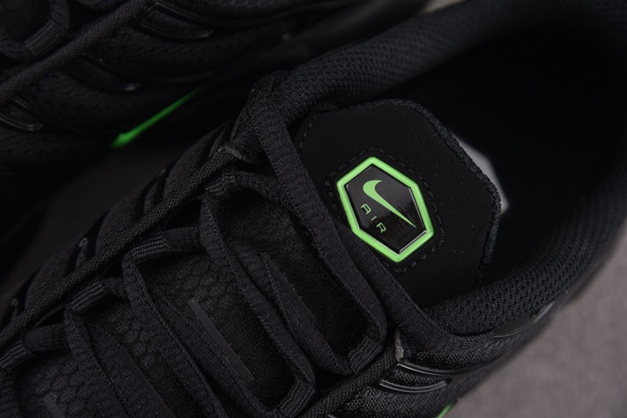 Nike Air Max Plus Black Green Strike DM0032-024