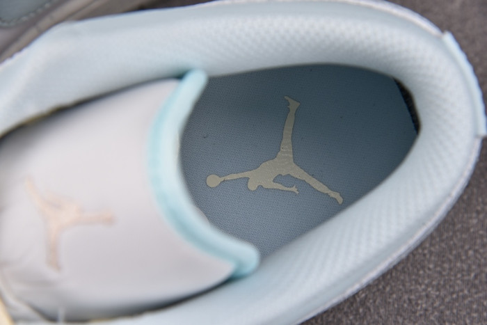 Air Jordan 1 Low SE Glacier Blue Summit White HJ5999-400