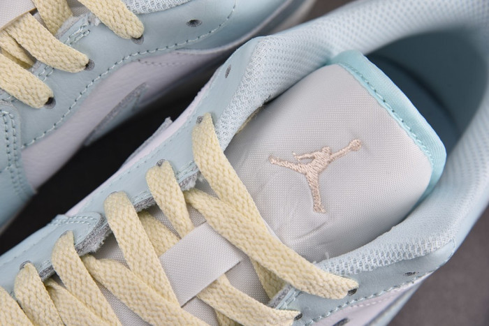 Air Jordan 1 Low SE Glacier Blue Summit White HJ5999-400
