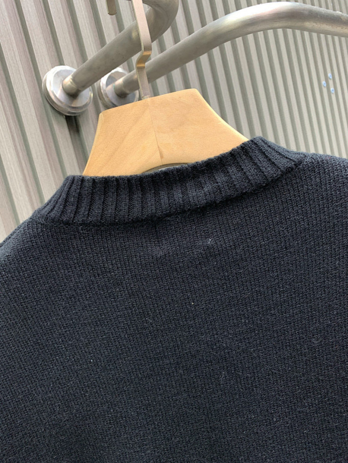 Balenciag* sweater8