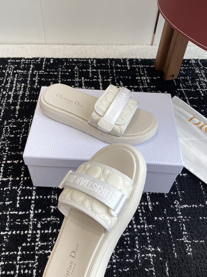Dio*r sandal 64