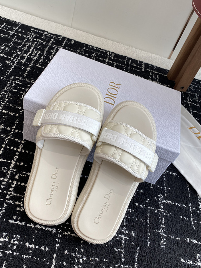 Dio*r sandal 64