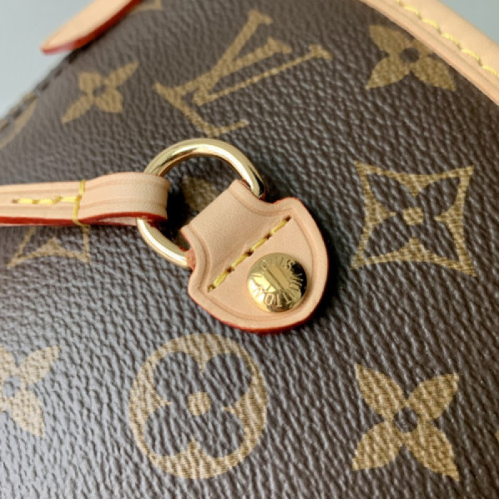 L&V BAG72（red inside)--31*29*14CM