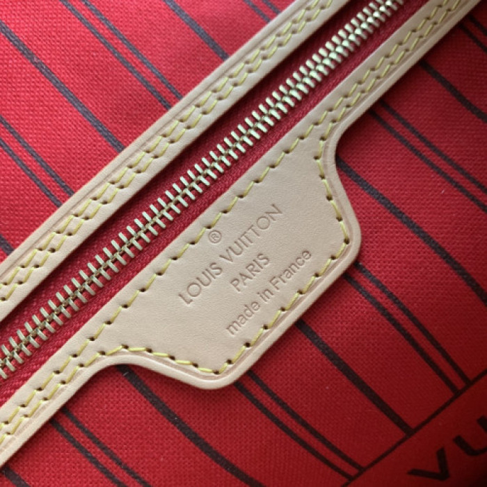 L&V BAG72（red inside)--31*29*14CM